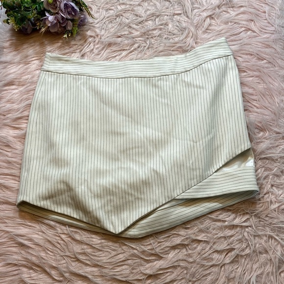 Mason by Michelle Mason Cut Out Pinstripe Mini Skirt sz 4 - Picture 1 of 9